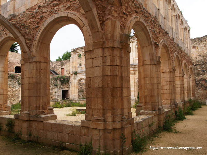 CLAUSTRO